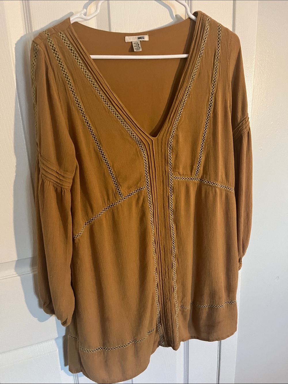 Amuse Society Camel V-Neck Tunic with Ladder Lace Trim Size S